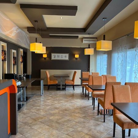 Alfa Hotel Дьёр Экстерьер фото