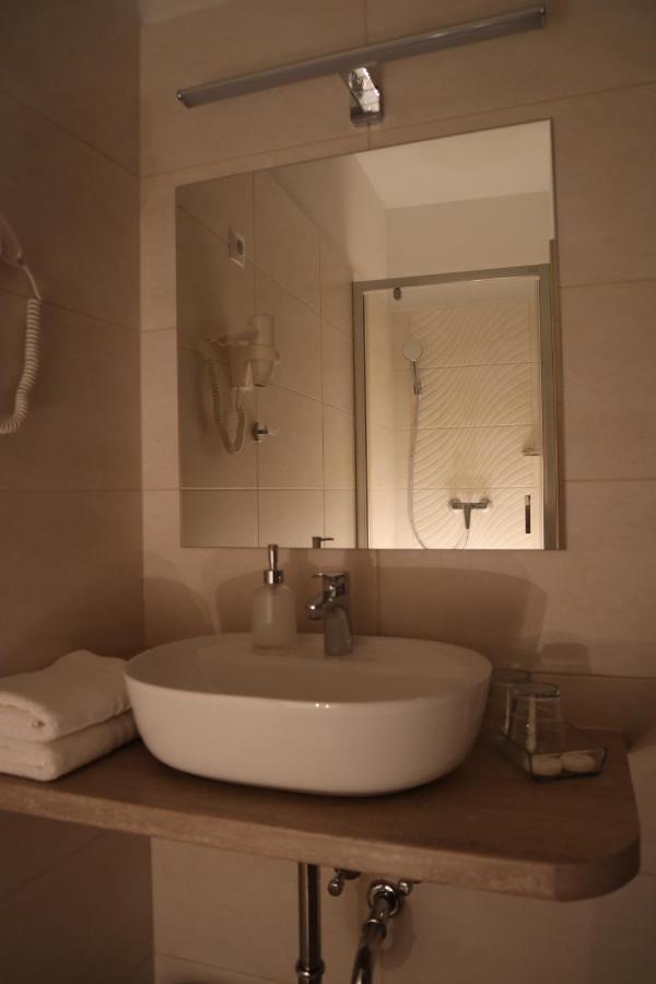 Alfa Hotel Дьёр Экстерьер фото