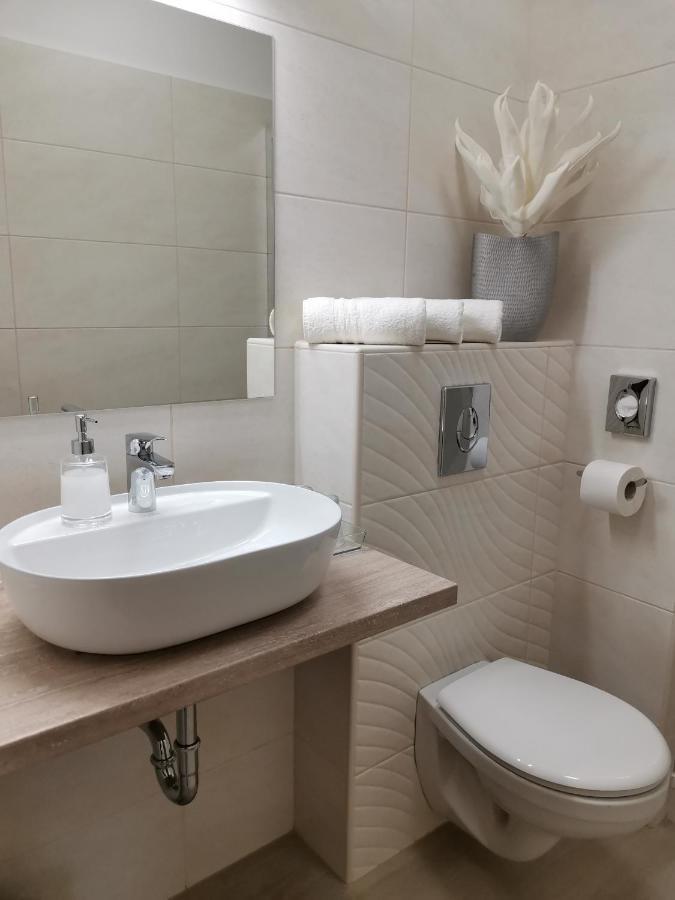 Alfa Hotel Дьёр Экстерьер фото