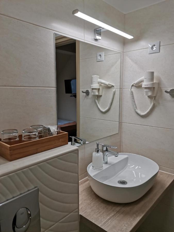 Alfa Hotel Дьёр Экстерьер фото