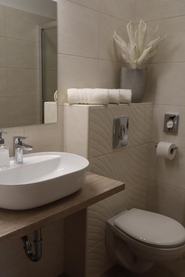 Alfa Hotel Дьёр Экстерьер фото