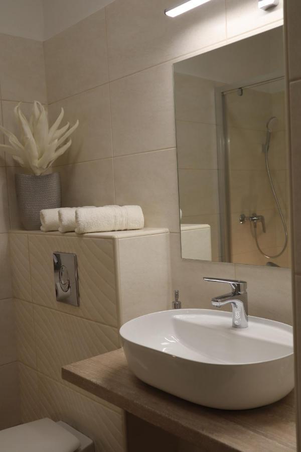 Alfa Hotel Дьёр Экстерьер фото