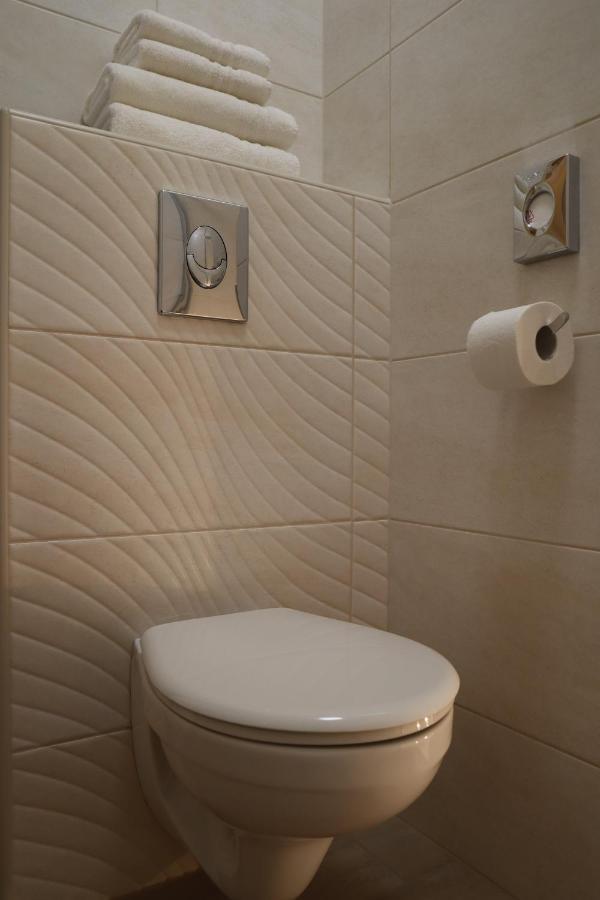 Alfa Hotel Дьёр Экстерьер фото