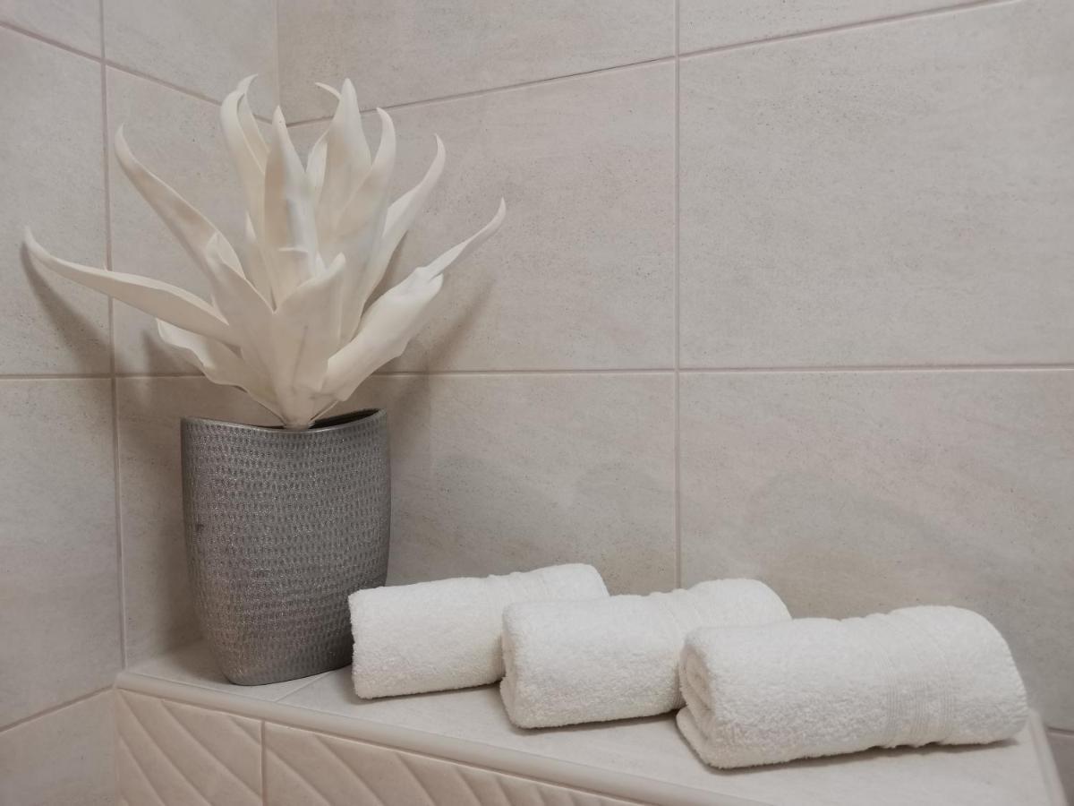 Alfa Hotel Дьёр Экстерьер фото