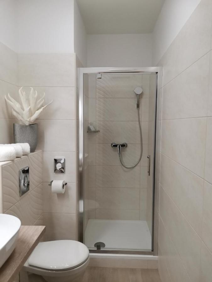 Alfa Hotel Дьёр Экстерьер фото