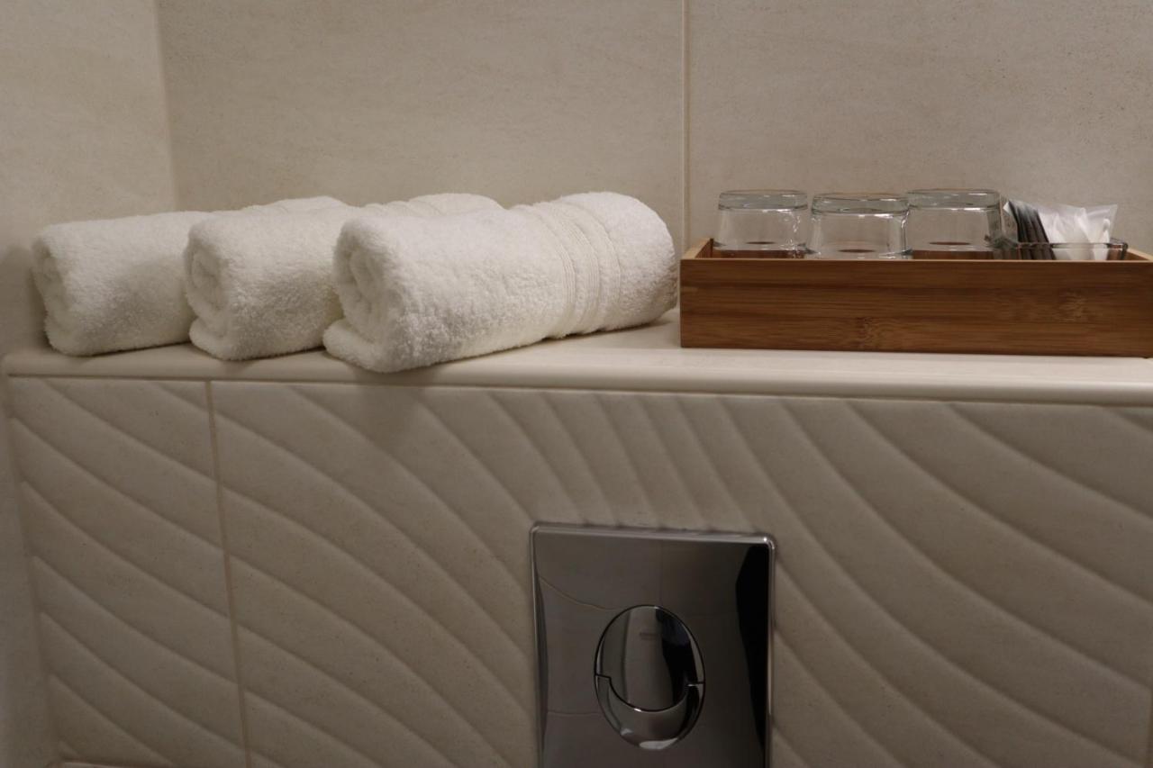 Alfa Hotel Дьёр Экстерьер фото