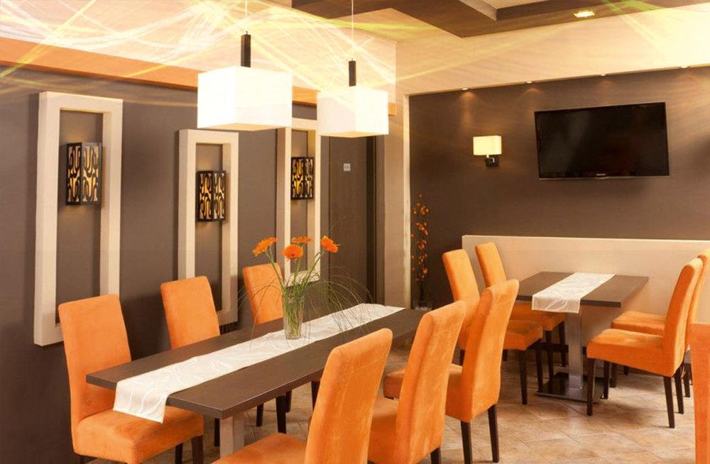 Alfa Hotel Дьёр Экстерьер фото