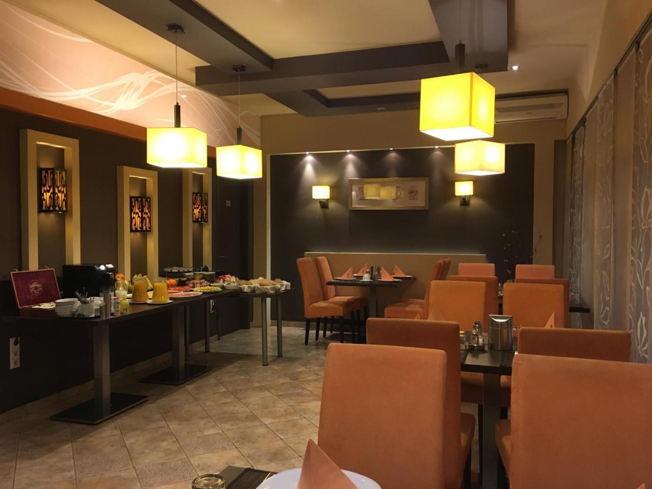 Alfa Hotel Дьёр Экстерьер фото