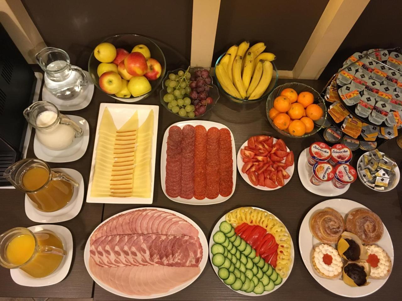 Alfa Hotel Дьёр Экстерьер фото