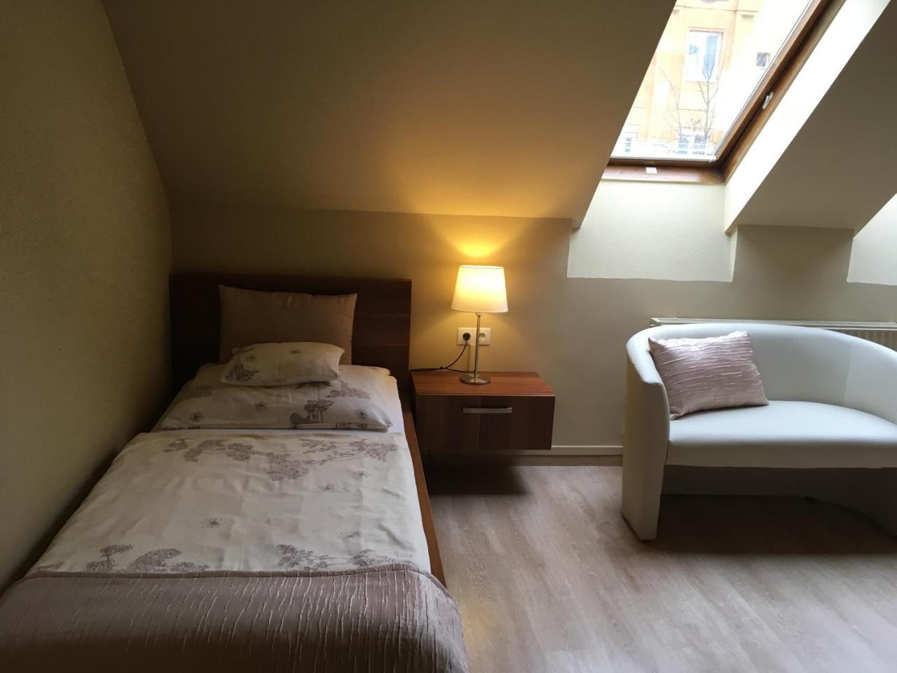 Alfa Hotel Дьёр Экстерьер фото